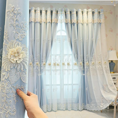پرده گلدوزی شده